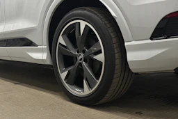 valkoinen Audi Q4 e-tron 2025 kuva 10.