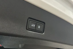 valkoinen Audi Q4 e-tron 2025 kuva 12.