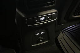 valkoinen Audi Q4 e-tron 2025 kuva 14.
