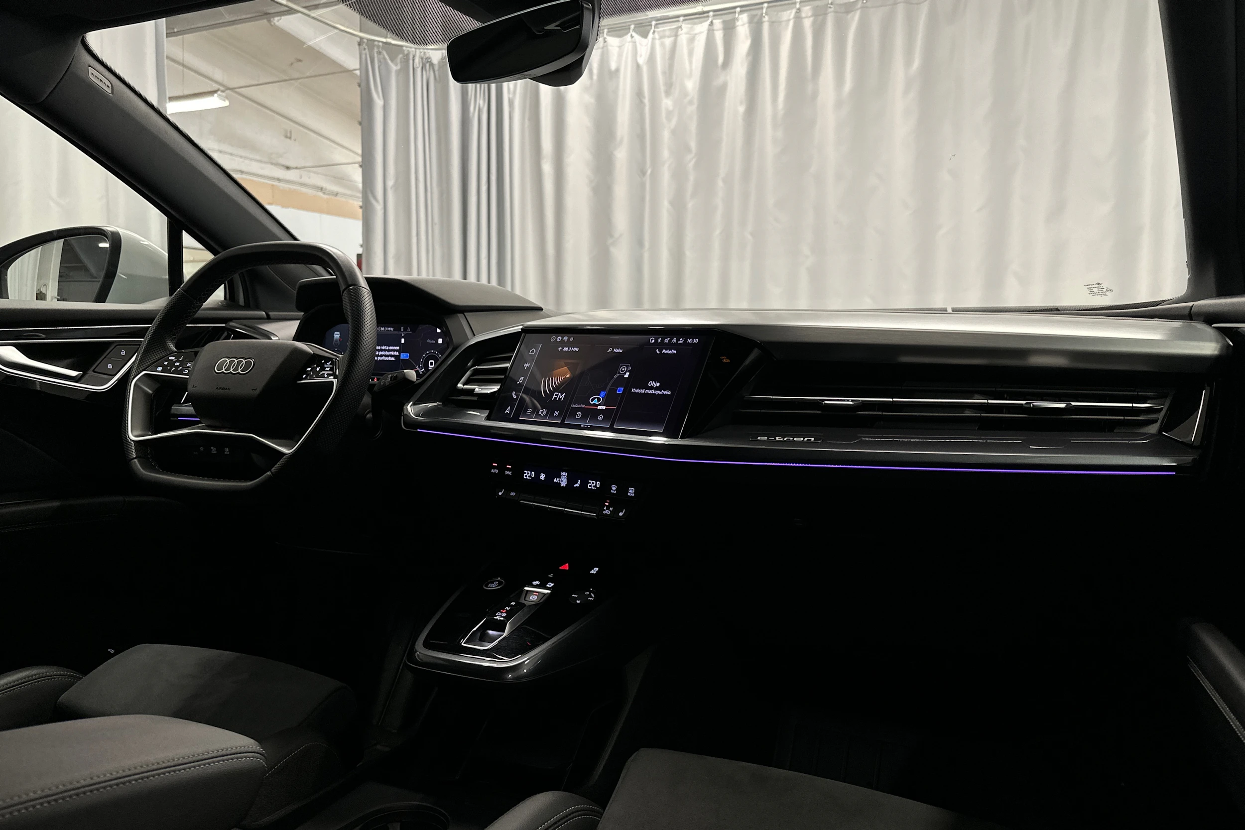 valkoinen Audi Q4 e-tron 2025 kuva 17.