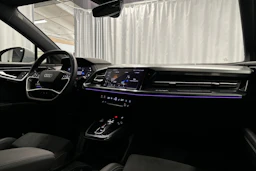 valkoinen Audi Q4 e-tron 2025 kuva 17.