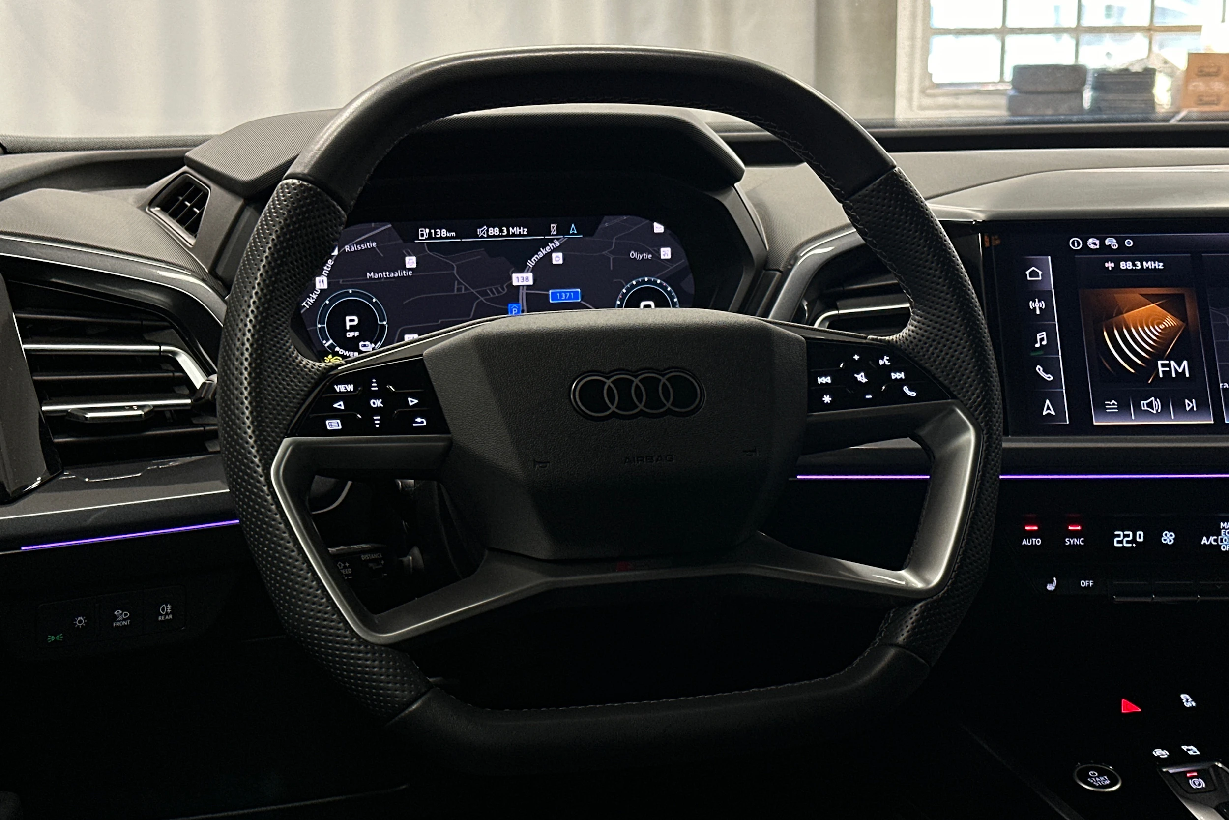 valkoinen Audi Q4 e-tron 2025 kuva 18.
