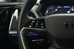 valkoinen Audi Q4 e-tron 2025 kuva 19.