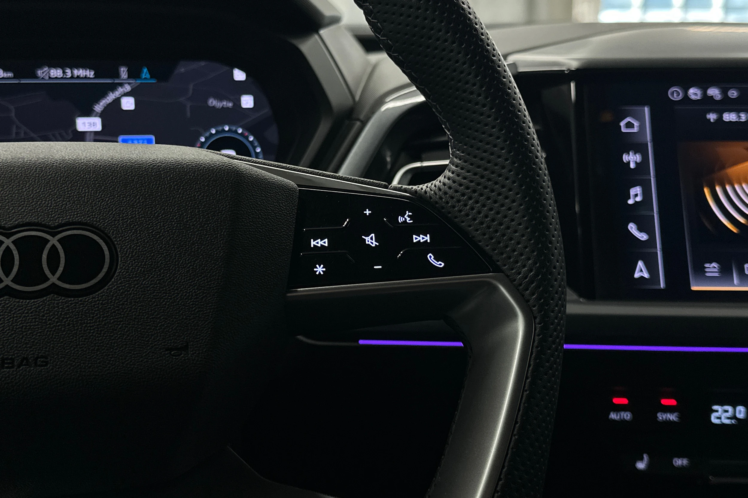 valkoinen Audi Q4 e-tron 2025 kuva 20.