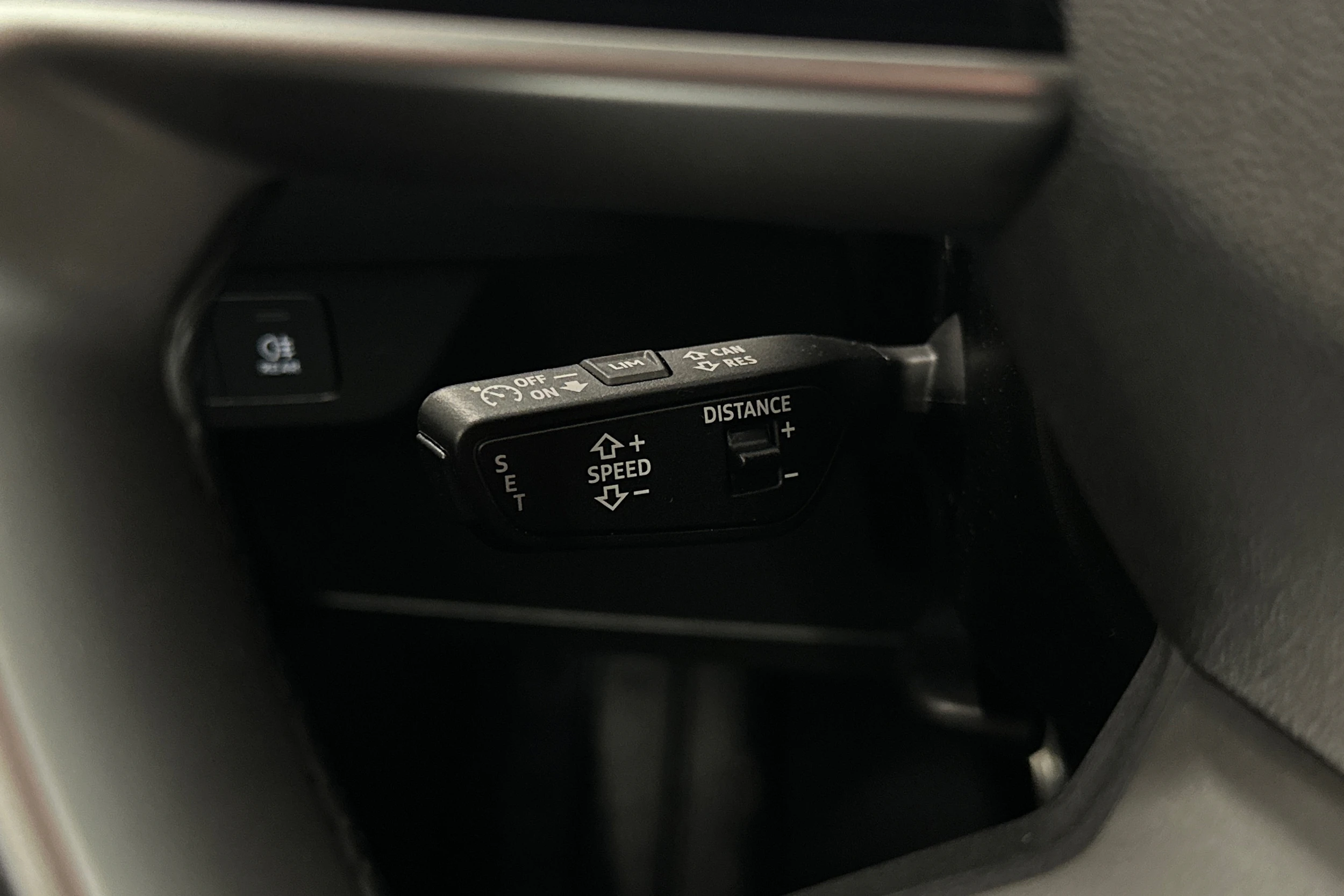 valkoinen Audi Q4 e-tron 2025 kuva 21.