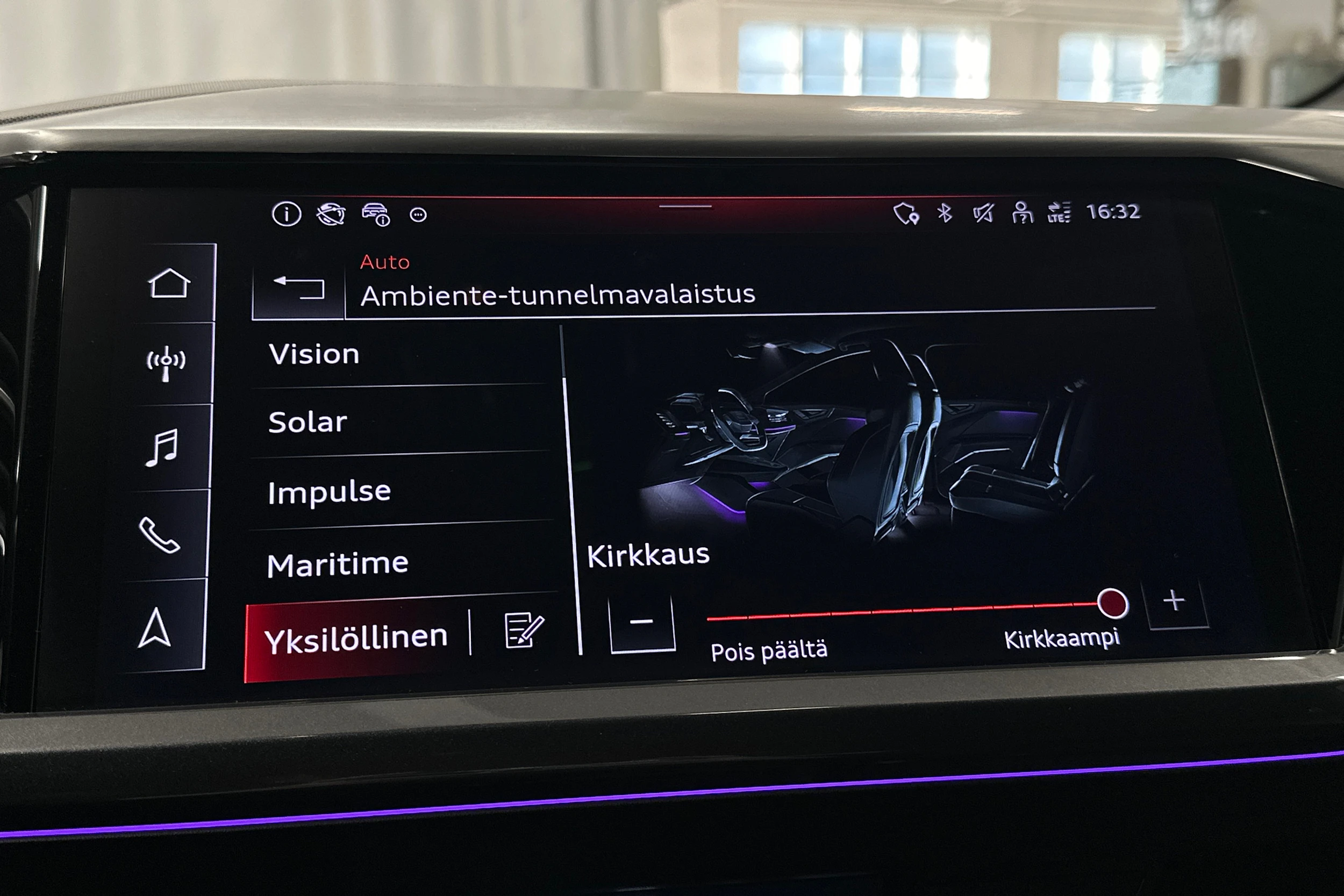 valkoinen Audi Q4 e-tron 2025 kuva 26.