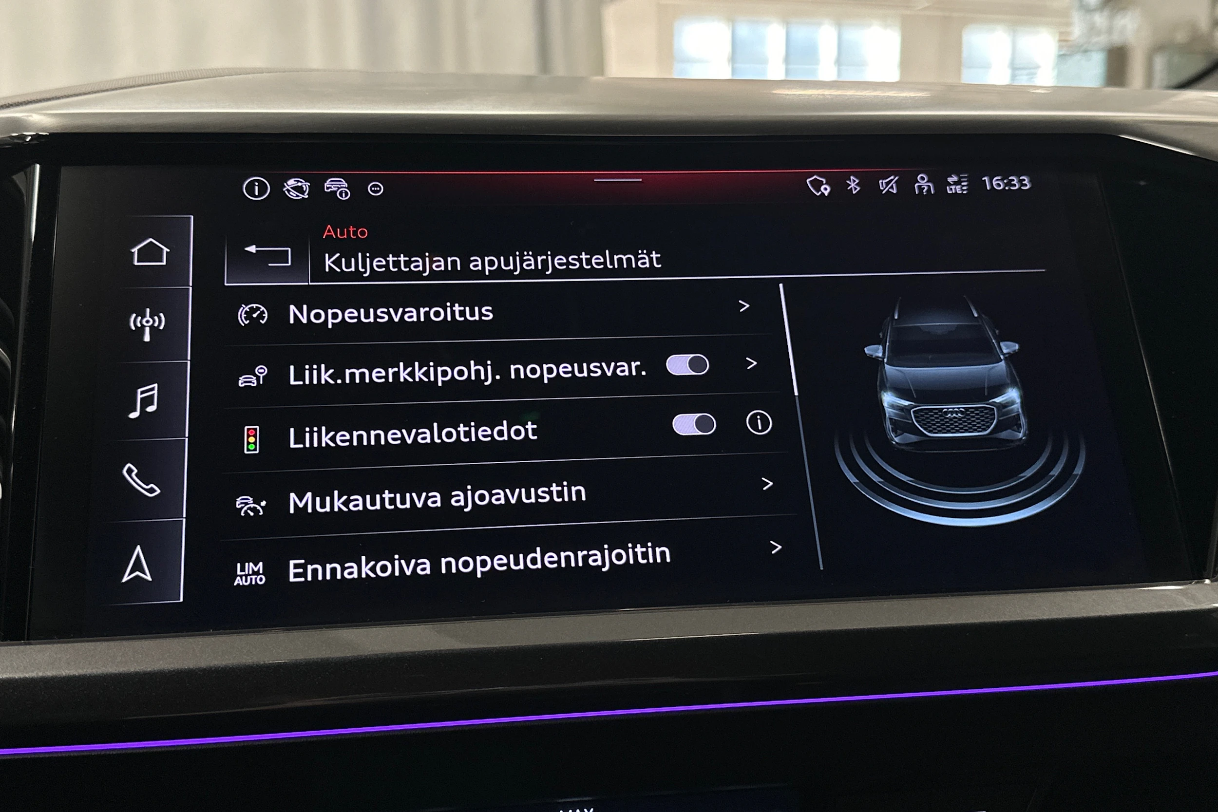 valkoinen Audi Q4 e-tron 2025 kuva 27.