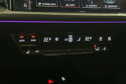 valkoinen Audi Q4 e-tron 2025 kuva 31.