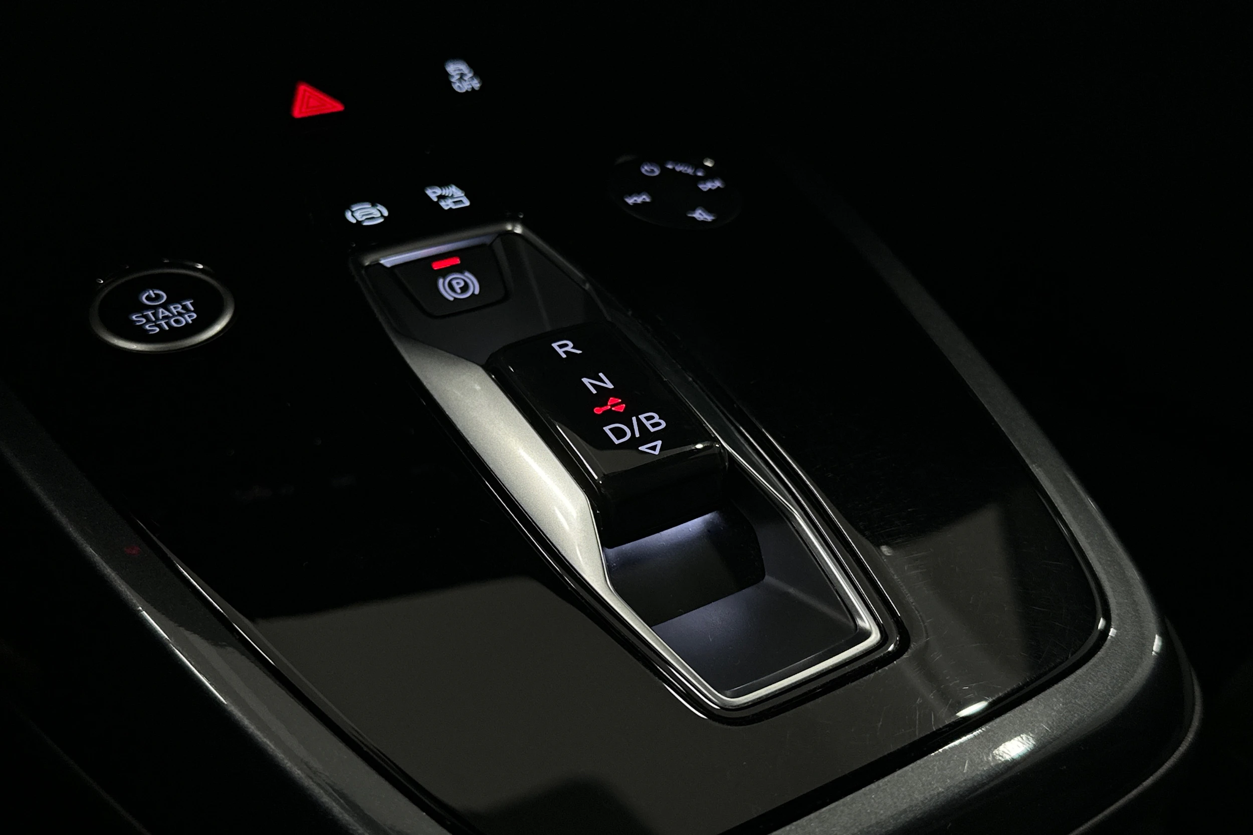 valkoinen Audi Q4 e-tron 2025 kuva 32.
