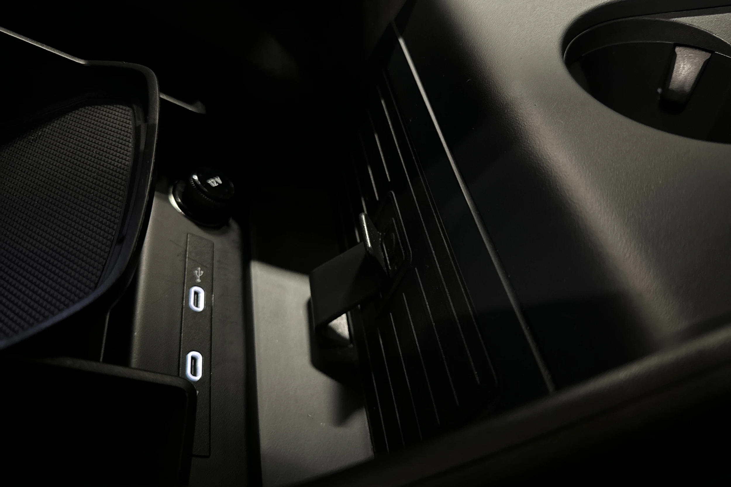 valkoinen Audi Q4 e-tron 2025 kuva 33.