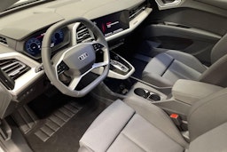 valkoinen Audi Q4 e-tron 2025 kuva 6.