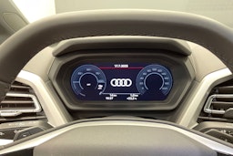 valkoinen Audi Q4 e-tron 2025 kuva 11.