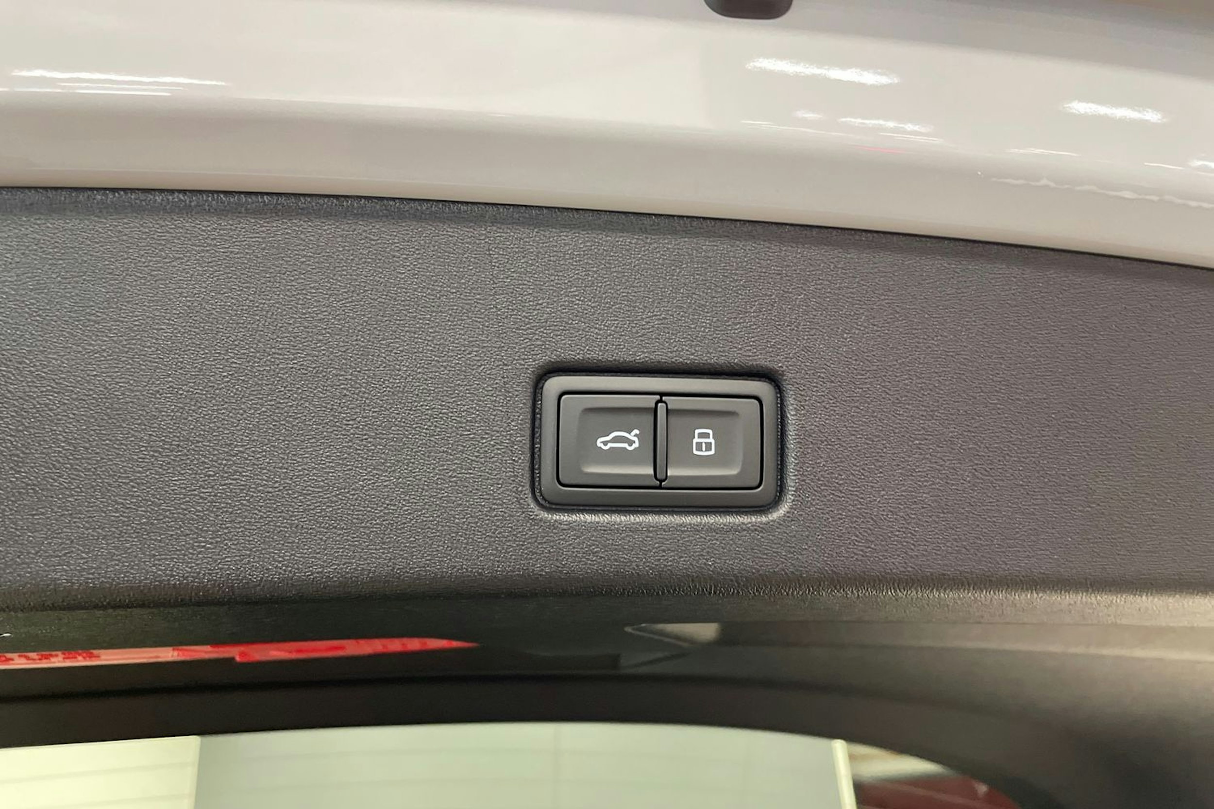 valkoinen Audi Q4 e-tron 2025 kuva 16.
