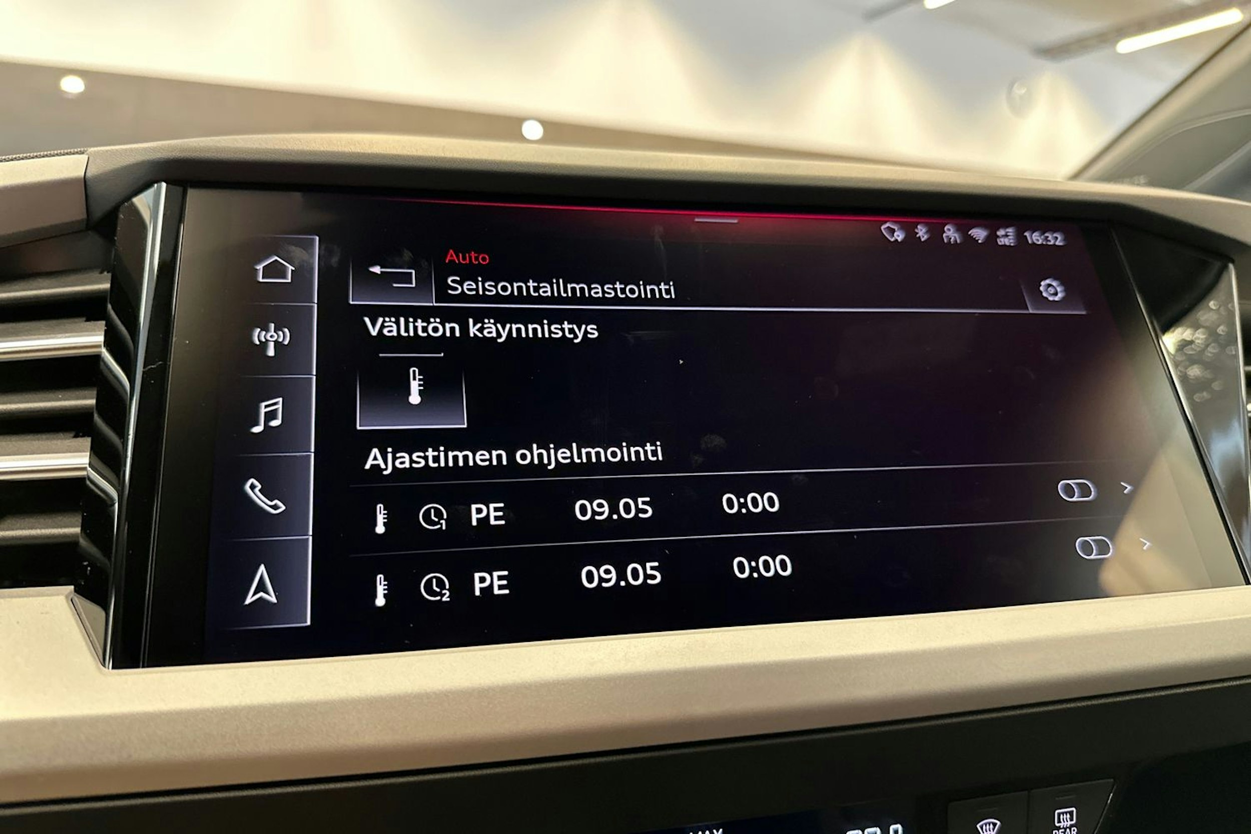 met. harmaa Audi Q4 e-tron 2025 kuva 17.