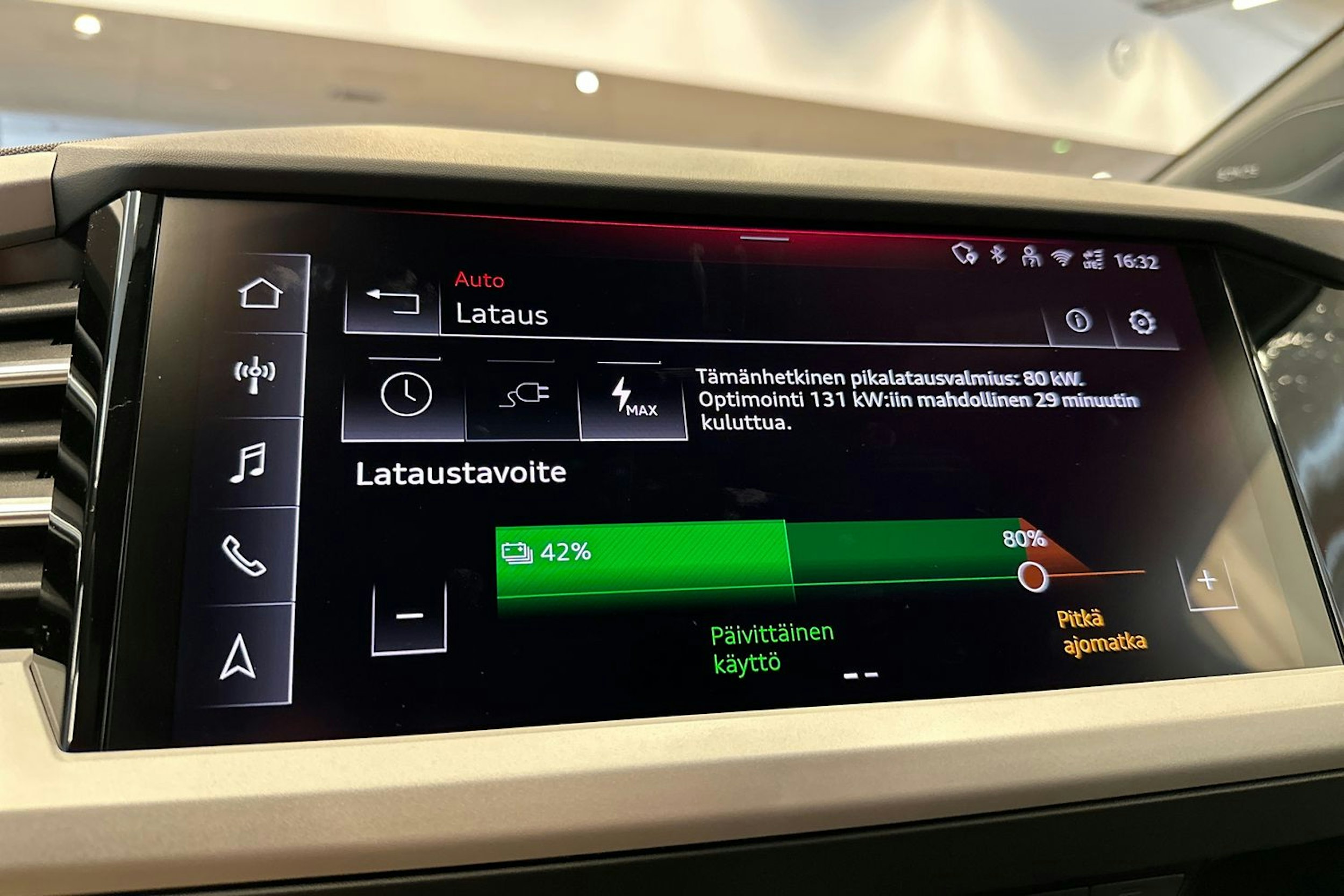 met. harmaa Audi Q4 e-tron 2025 kuva 18.