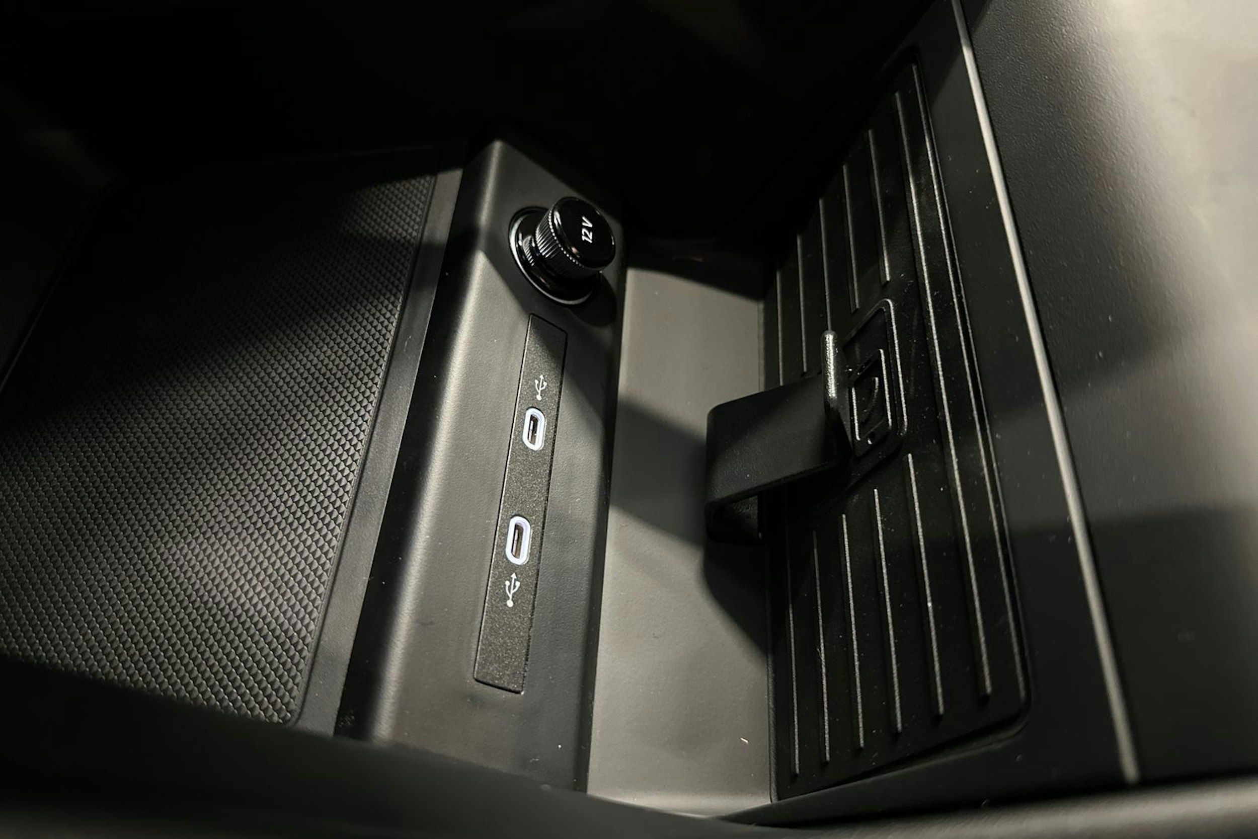 met. harmaa Audi Q4 e-tron 2025 kuva 20.