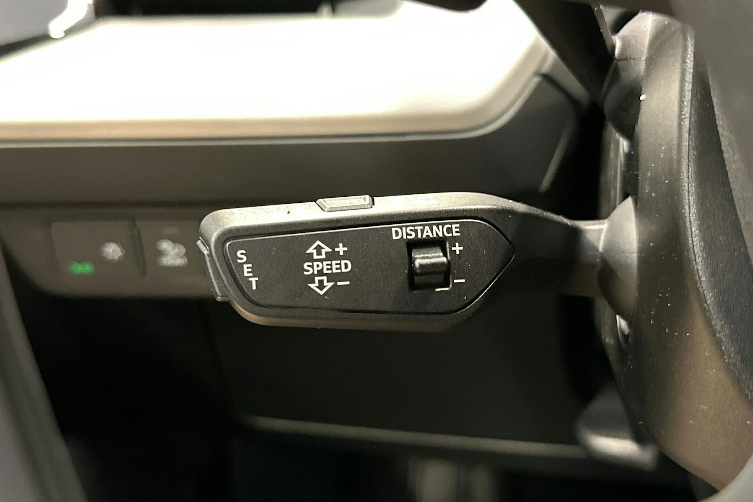 met. harmaa Audi Q4 e-tron 2025 kuva 21.