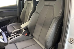 valkoinen Audi Q4 e-tron 2025 kuva 8.
