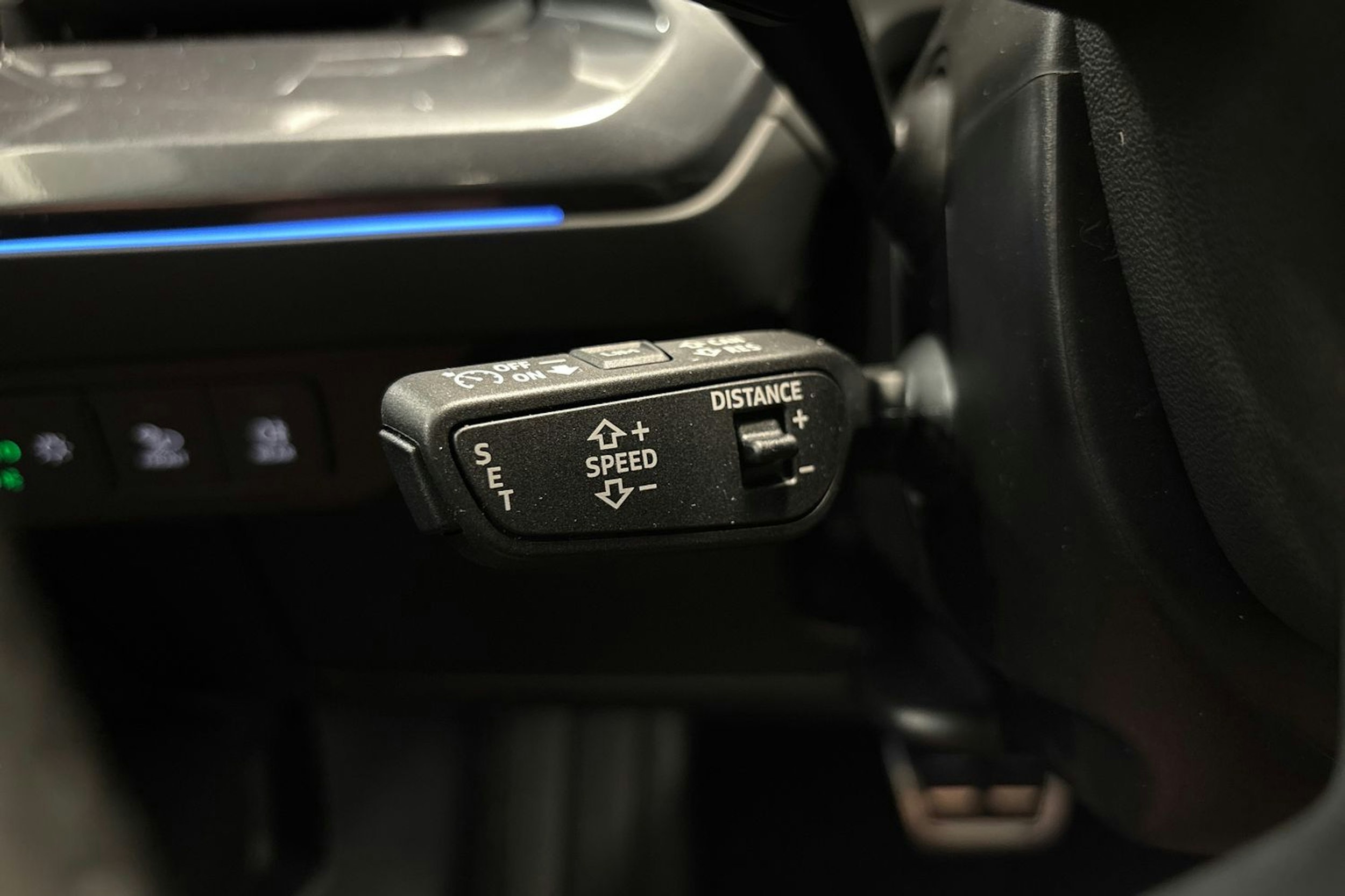 valkoinen Audi Q4 e-tron 2025 kuva 14.