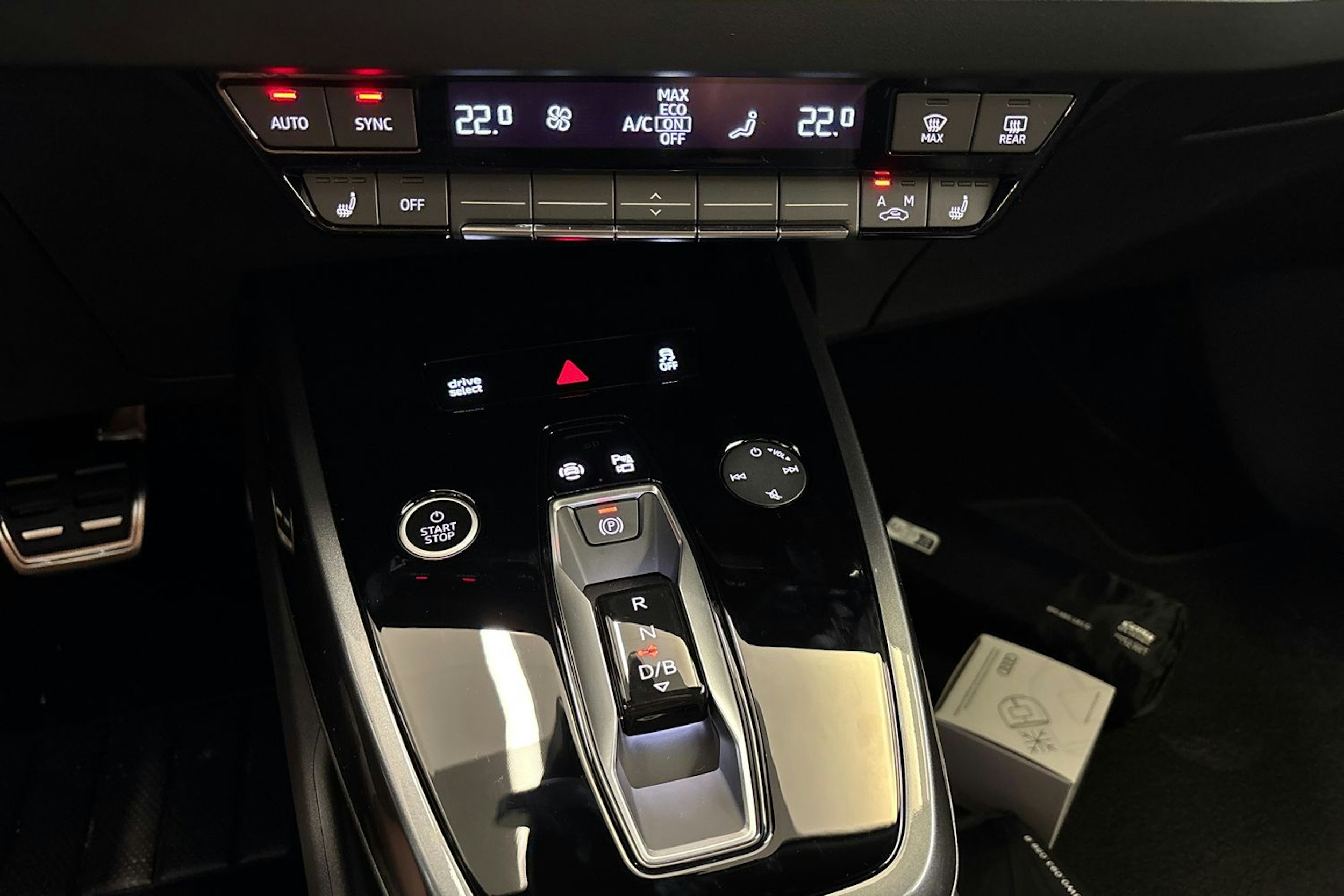 valkoinen Audi Q4 e-tron 2025 kuva 18.