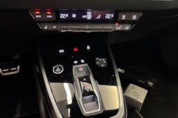 valkoinen Audi Q4 e-tron 2025 kuva 18.