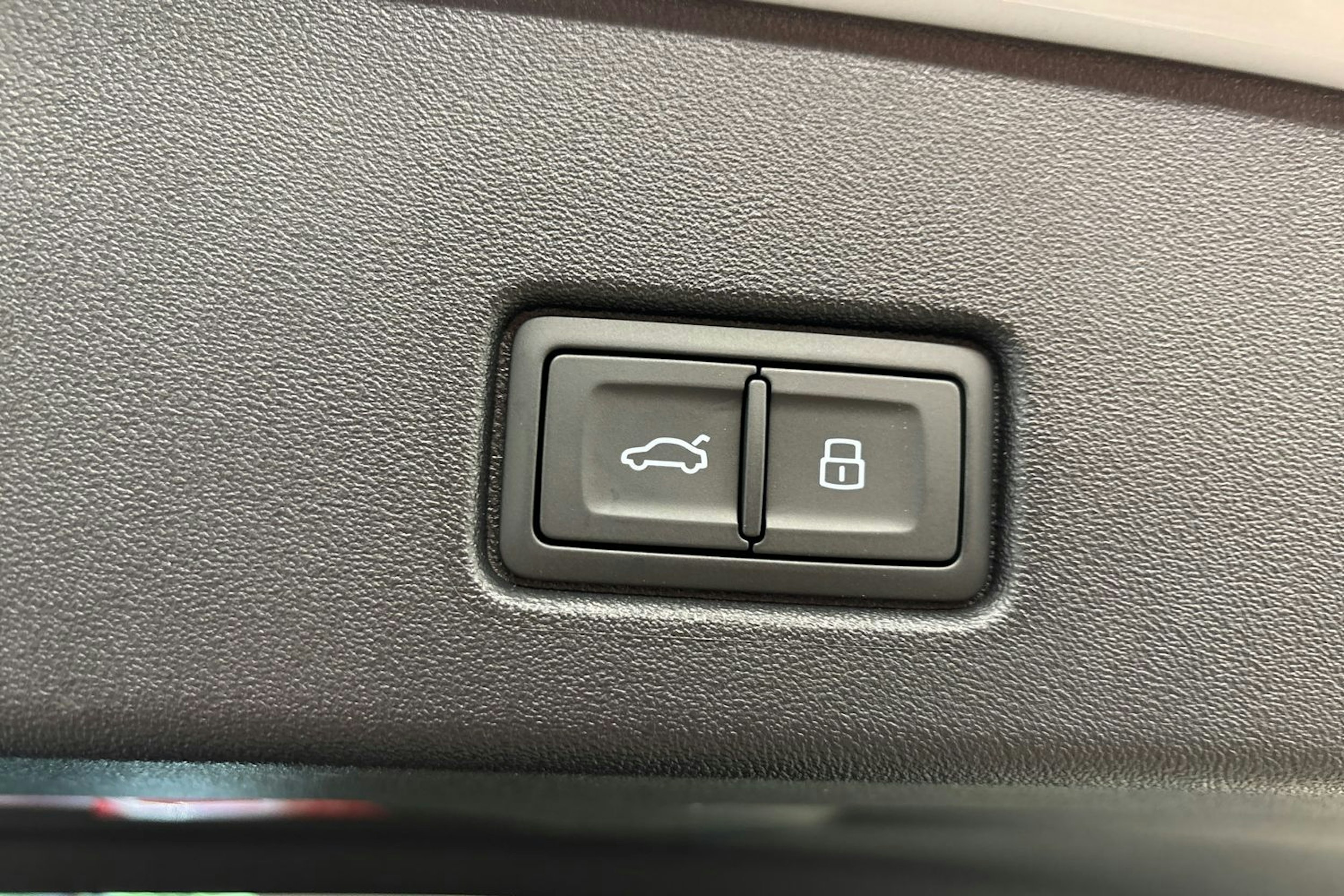 valkoinen Audi Q4 e-tron 2025 kuva 20.
