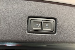 valkoinen Audi Q4 e-tron 2025 kuva 20.