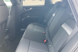 harmaa Audi Q4 e-tron 2025 kuva 8.