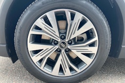 harmaa Audi Q4 e-tron 2025 kuva 9.