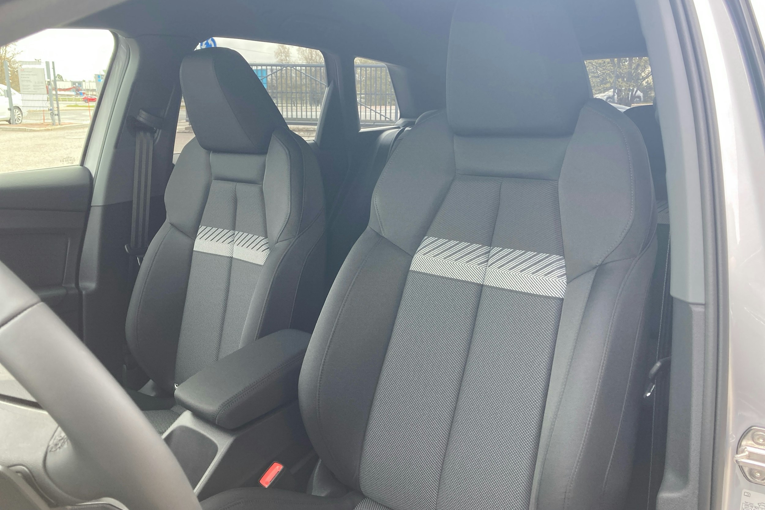 harmaa Audi Q4 e-tron 2025 kuva 11.