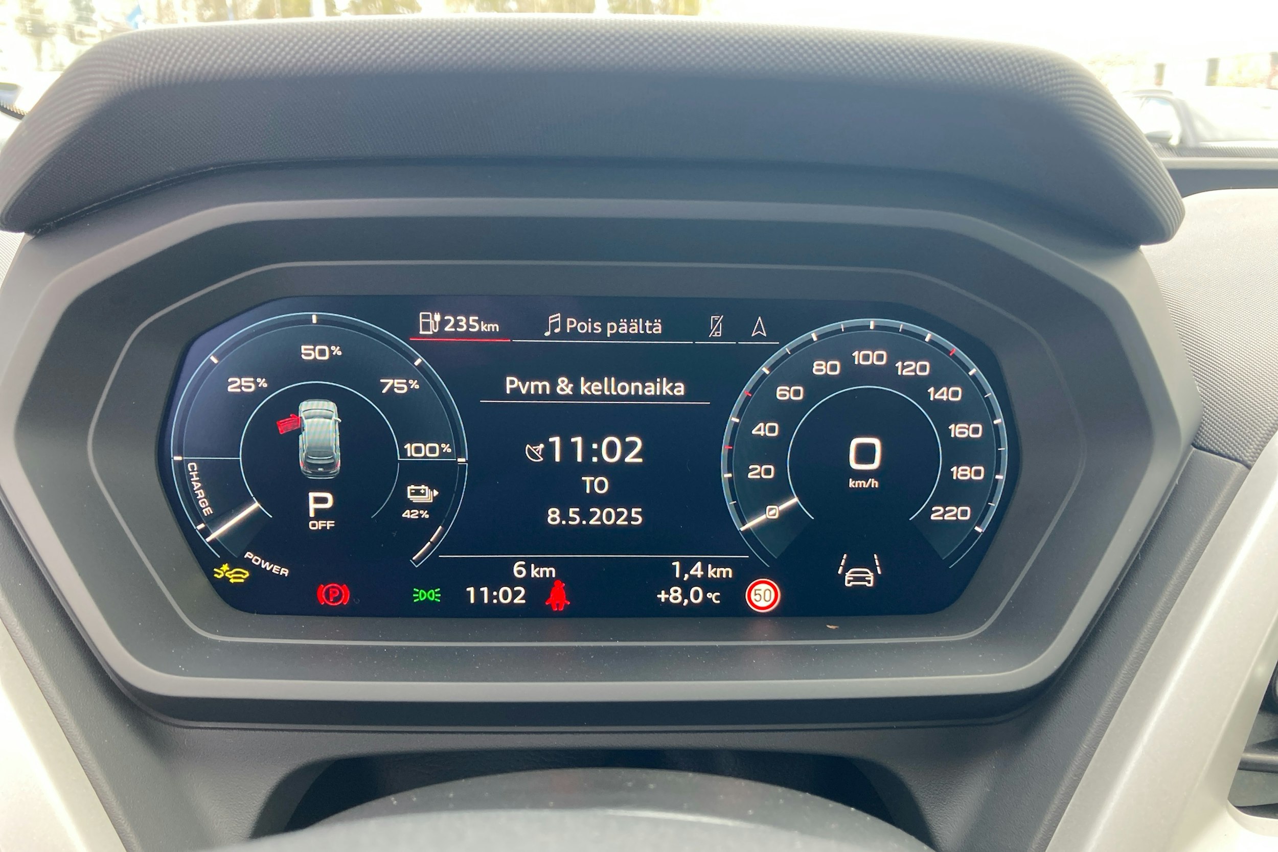 harmaa Audi Q4 e-tron 2025 kuva 12.