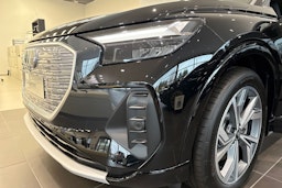 met. musta Audi Q4 e-tron 2025 kuva 10.
