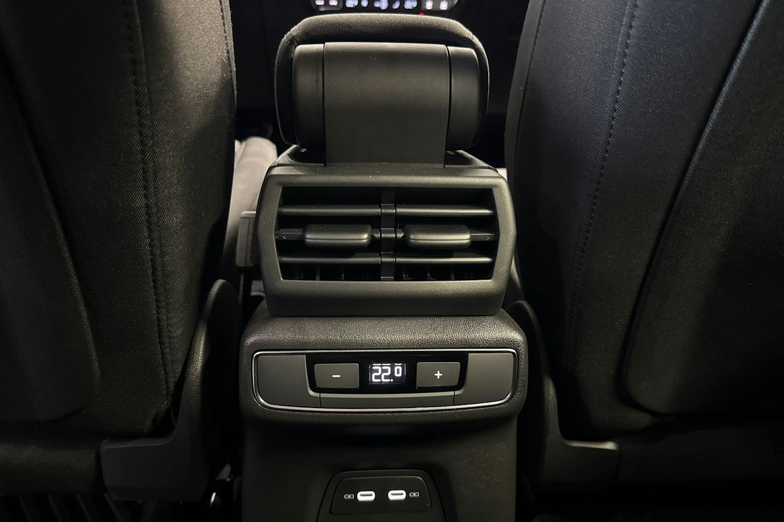 met. musta Audi Q4 e-tron 2025 kuva 11.