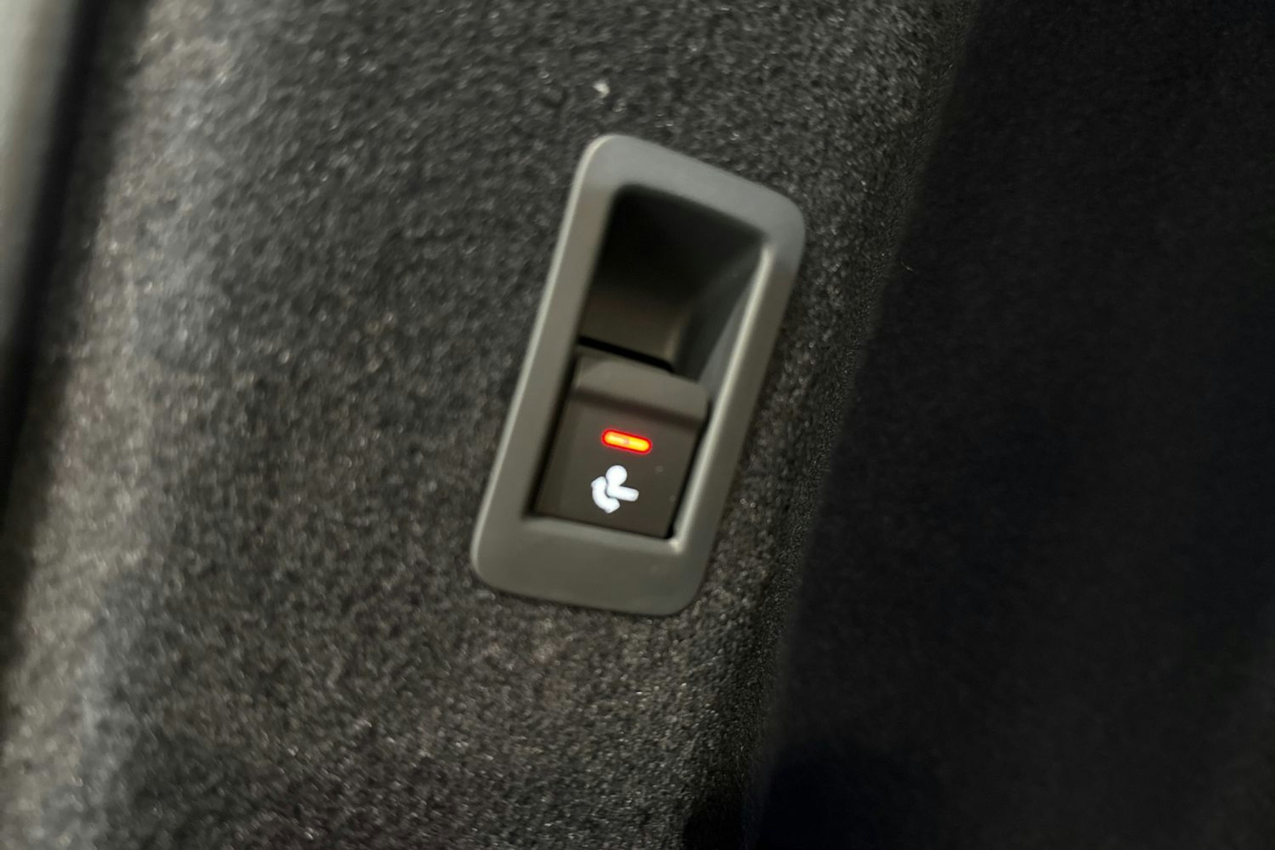 met. musta Audi Q4 e-tron 2025 kuva 14.