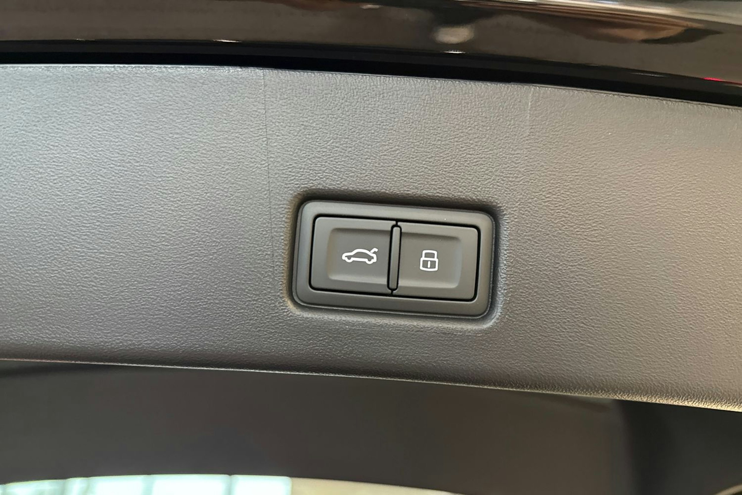 met. musta Audi Q4 e-tron 2025 kuva 16.