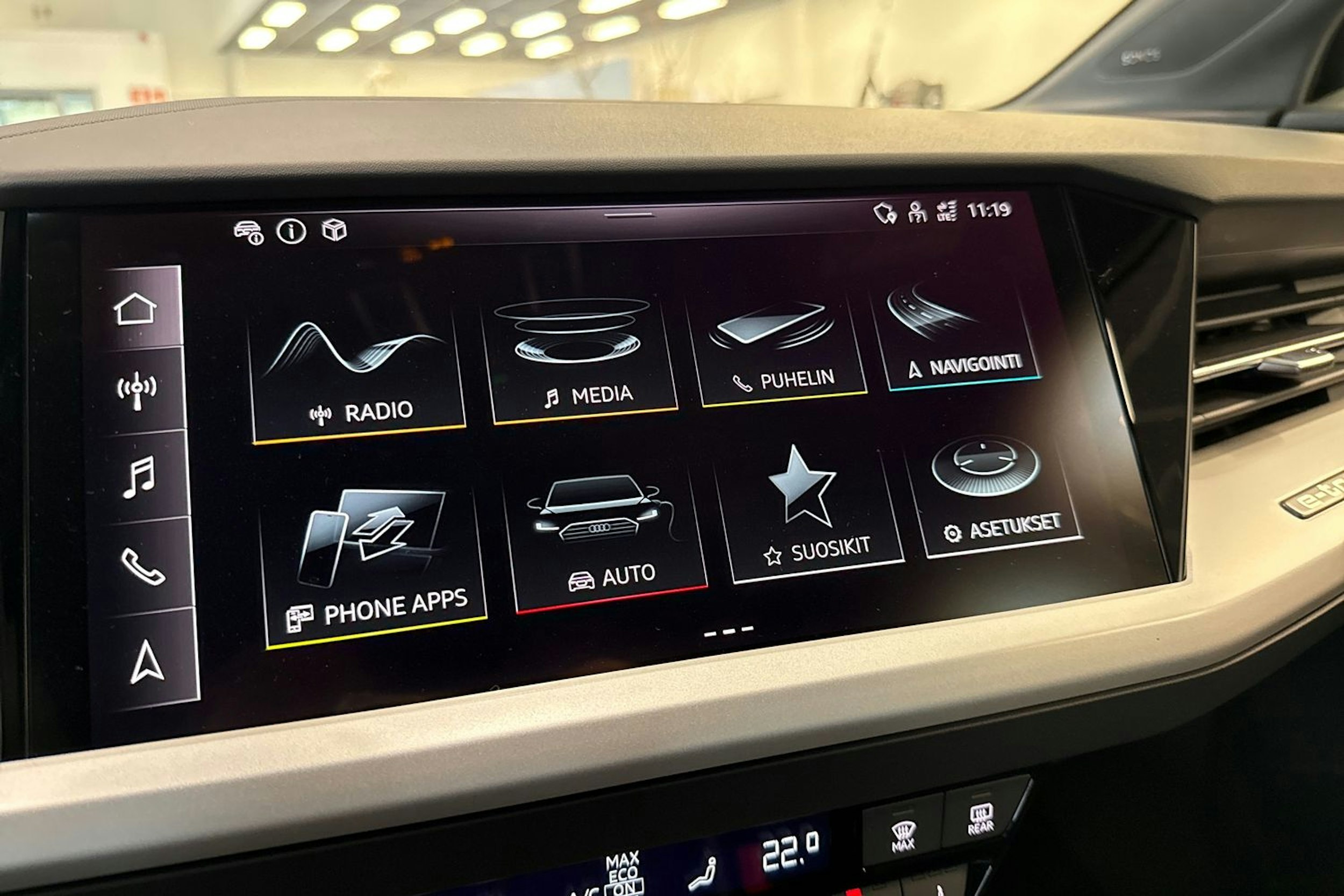 met. musta Audi Q4 e-tron 2025 kuva 17.