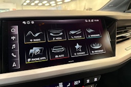 met. musta Audi Q4 e-tron 2025 kuva 17.