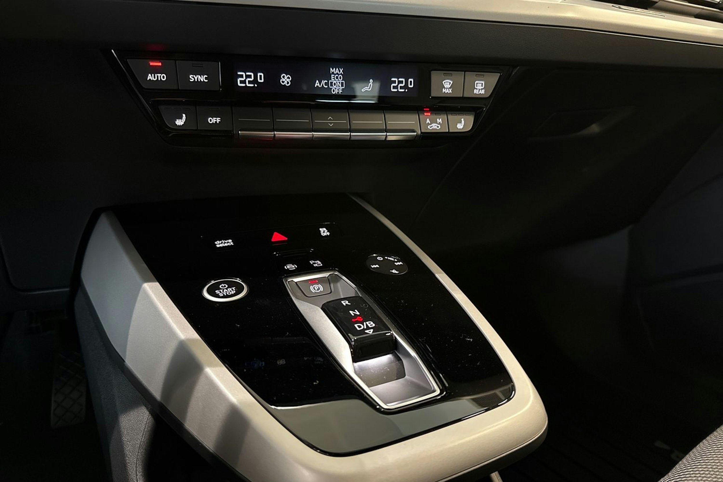 met. musta Audi Q4 e-tron 2025 kuva 19.