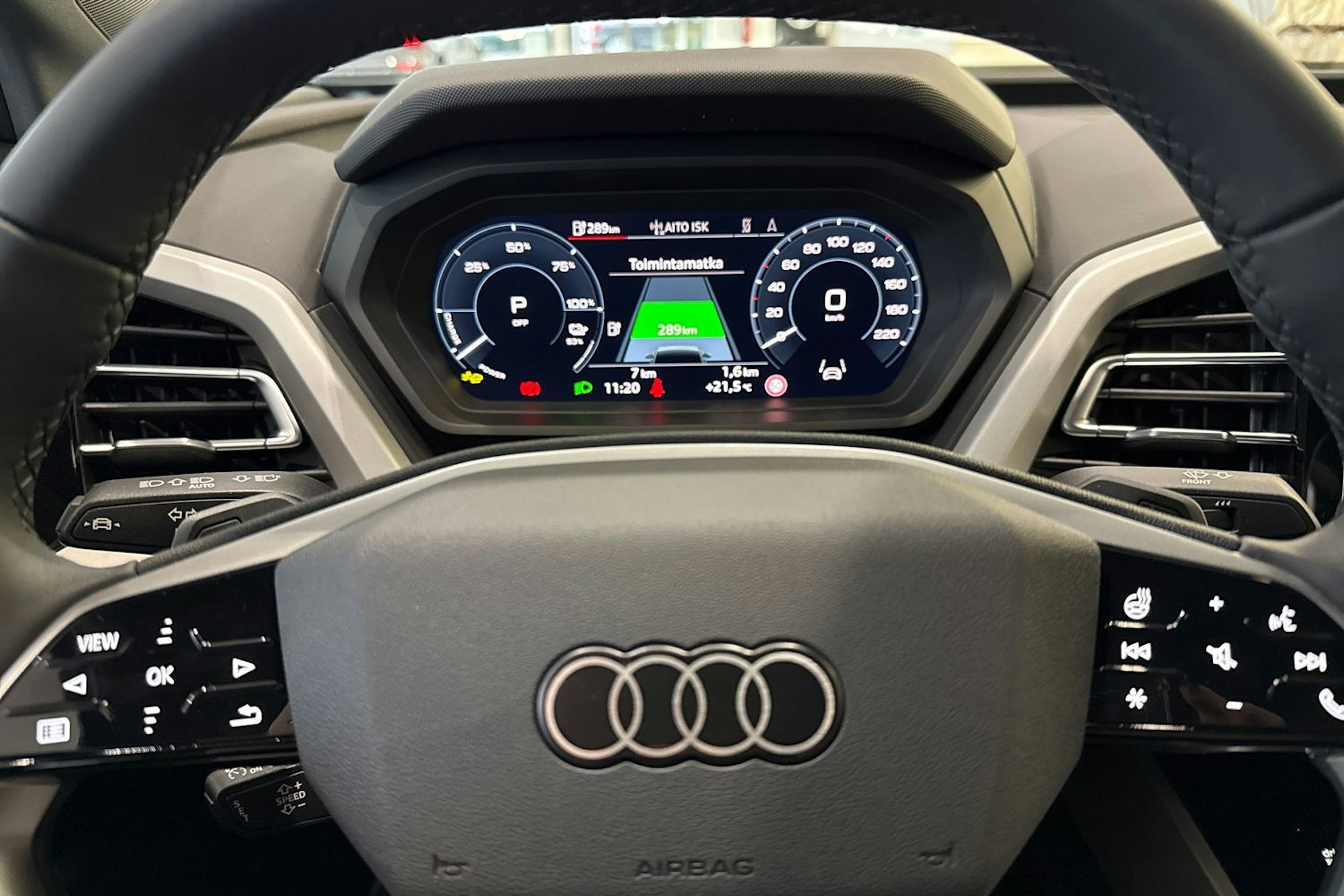 met. musta Audi Q4 e-tron 2025 kuva 20.