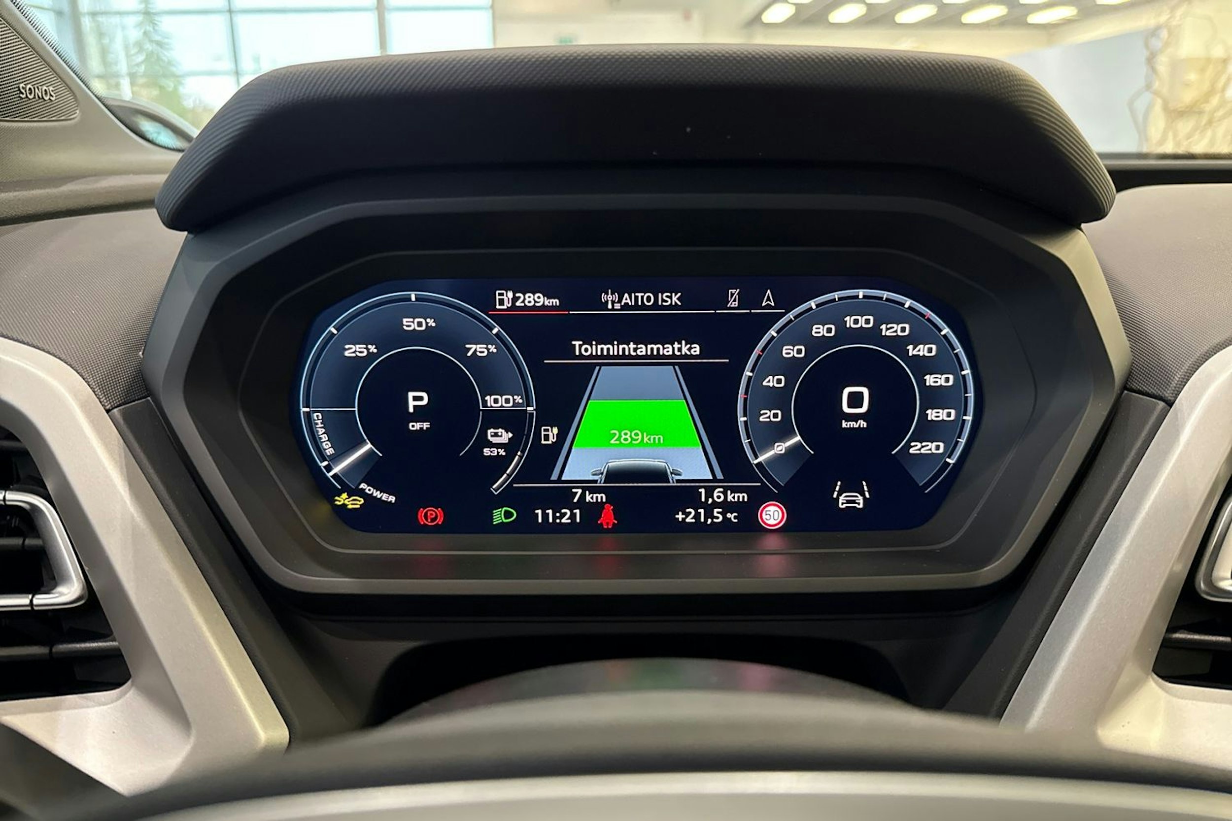 met. musta Audi Q4 e-tron 2025 kuva 21.