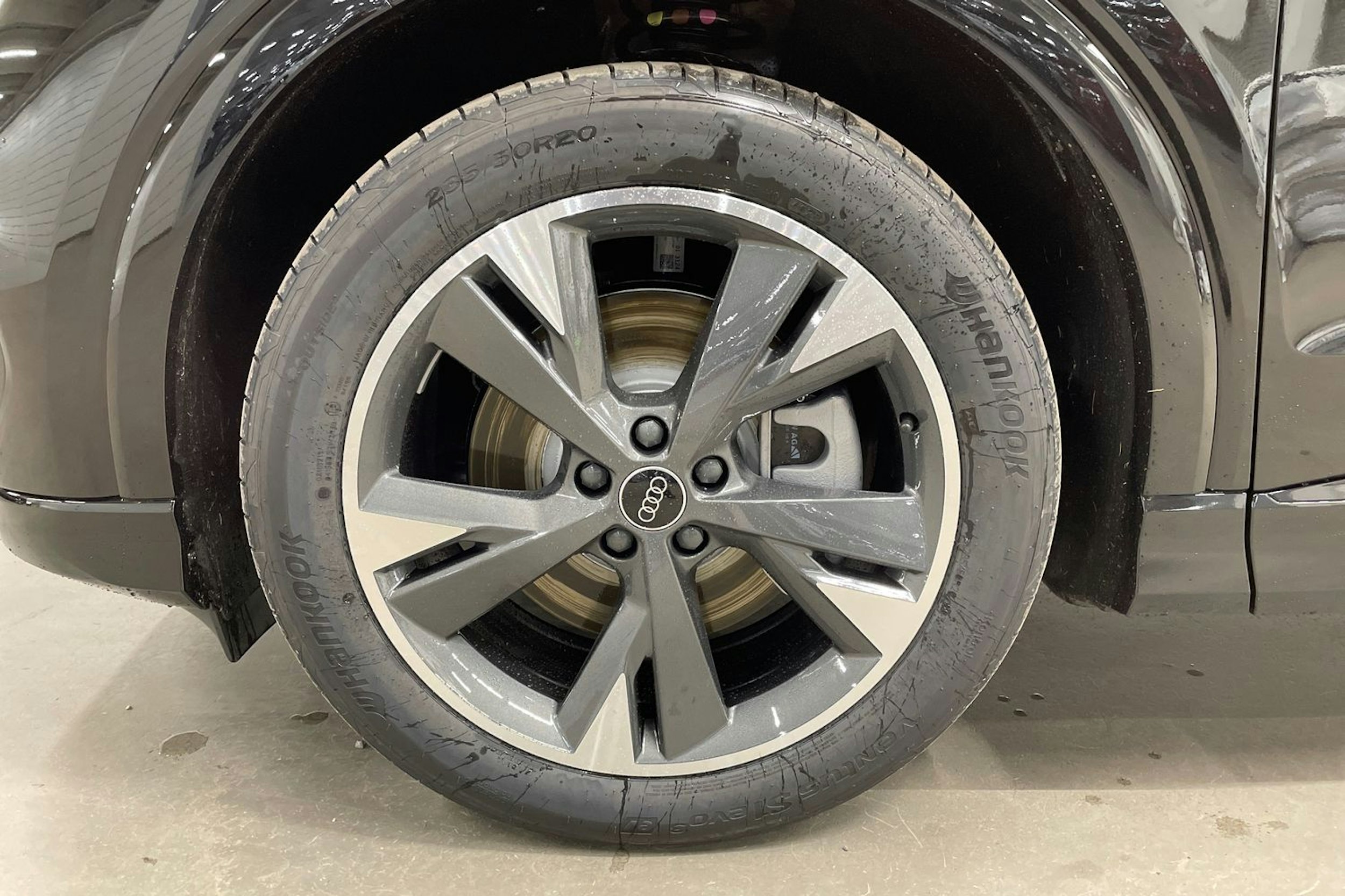 musta Audi Q4 e-tron 2025 kuva 13.