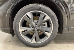 musta Audi Q4 e-tron 2025 kuva 13.