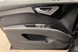 musta Audi Q4 e-tron 2025 kuva 18.