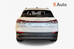 valkoinen Audi Q4 e-tron 2025 kuva 3.