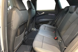 valkoinen Audi Q4 e-tron 2025 kuva 8.