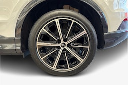 valkoinen Audi Q4 e-tron 2025 kuva 9.