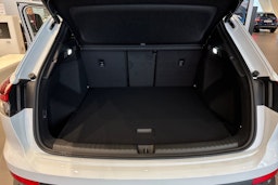 valkoinen Audi Q4 e-tron 2025 kuva 11.
