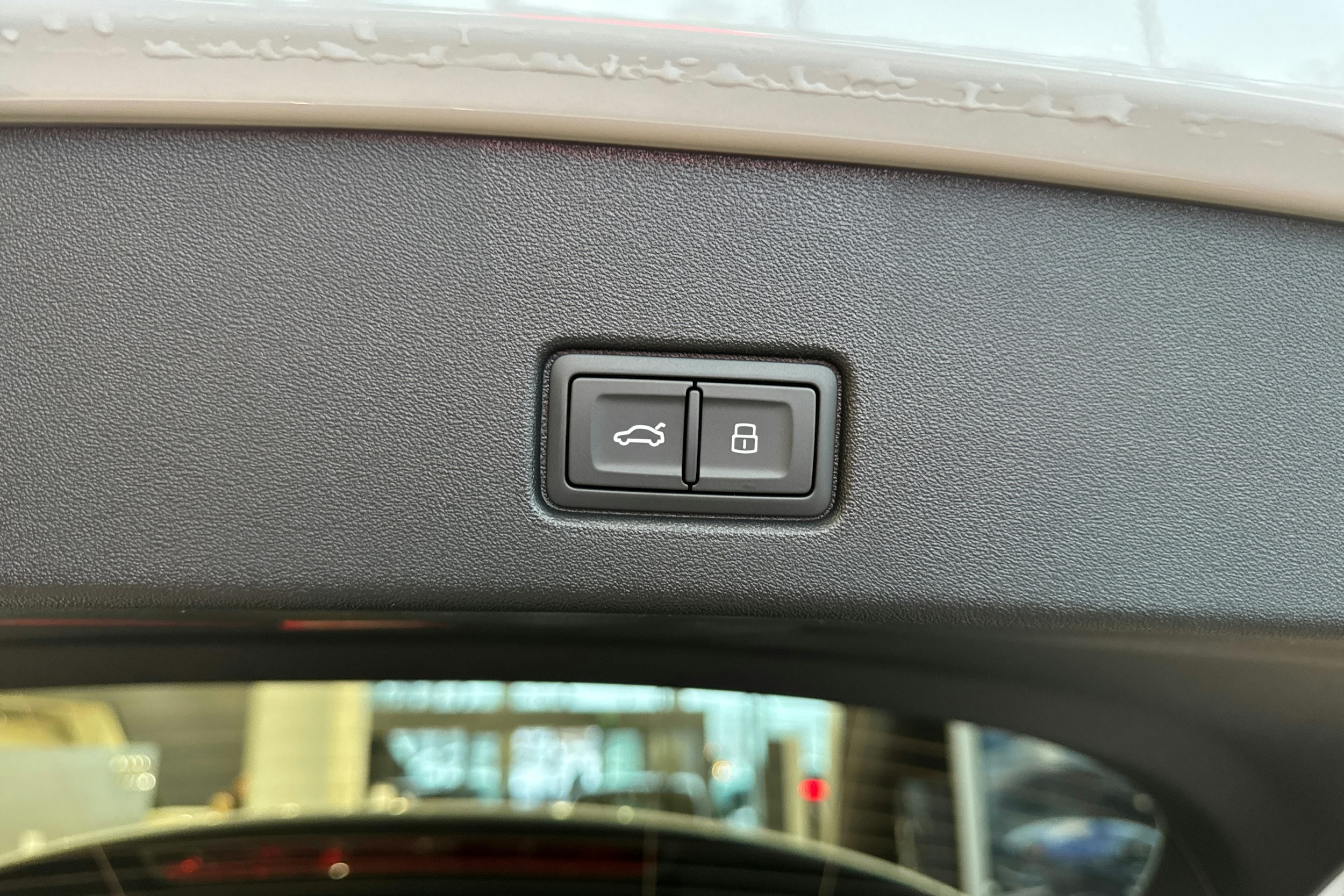 valkoinen Audi Q4 e-tron 2025 kuva 12.