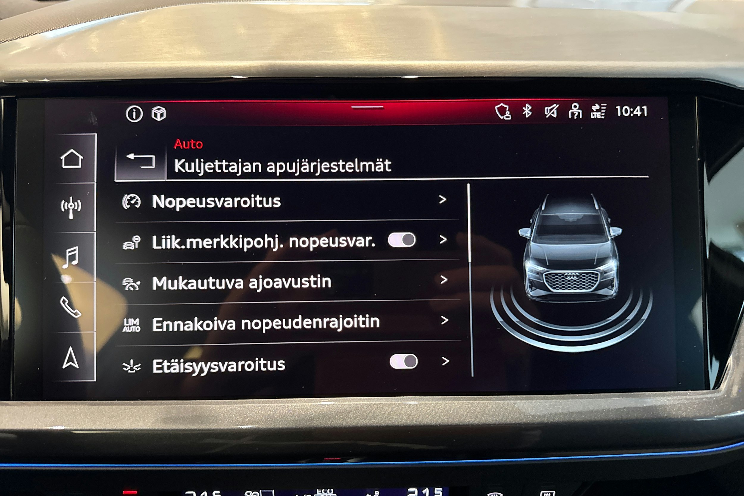 valkoinen Audi Q4 e-tron 2025 kuva 14.