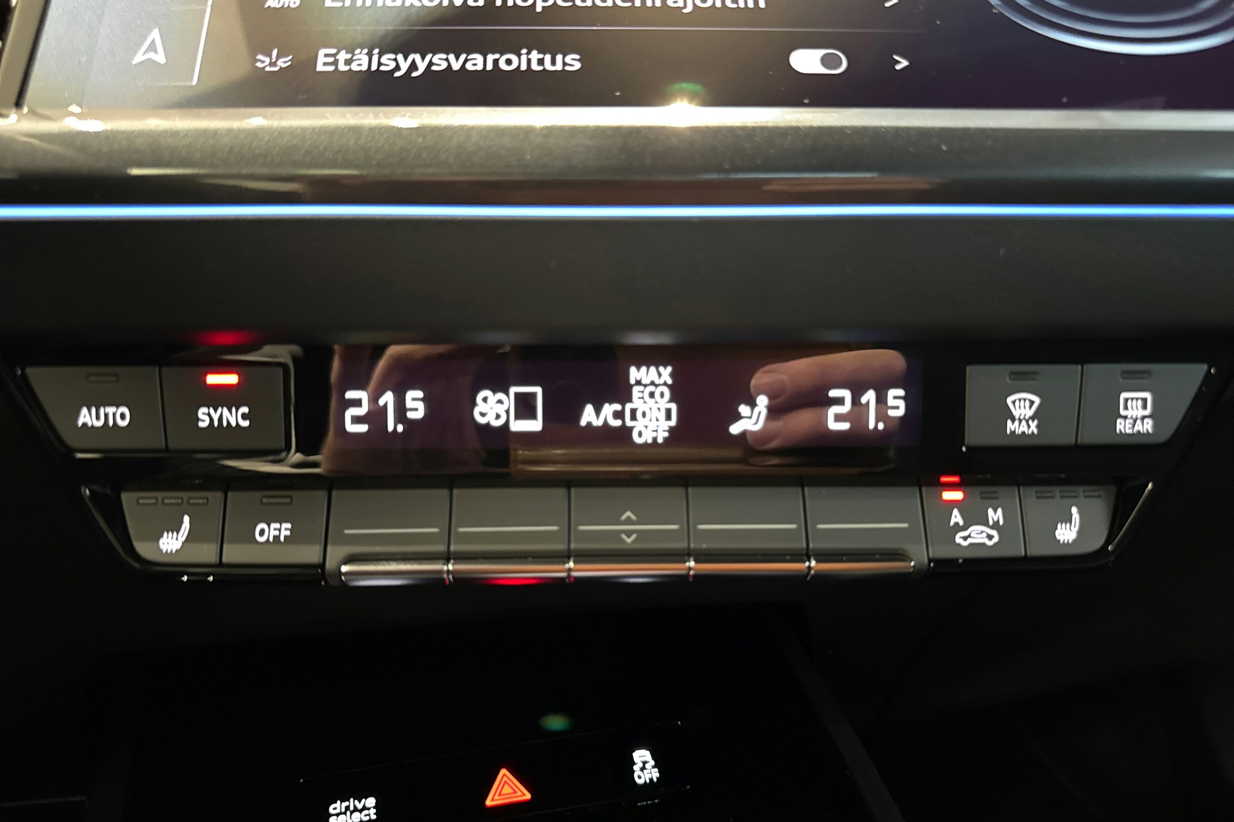 valkoinen Audi Q4 e-tron 2025 kuva 15.